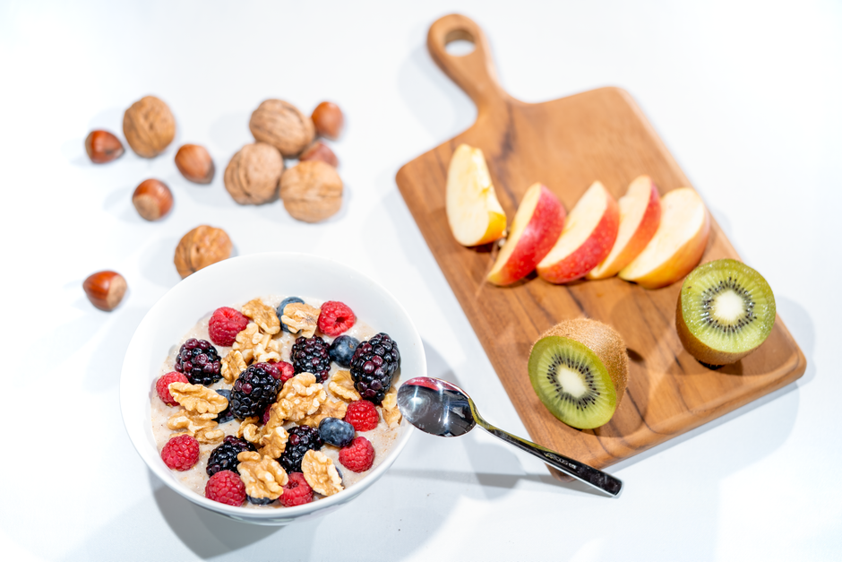 Breakfast bowl with fruit, nuts and oats for heart health