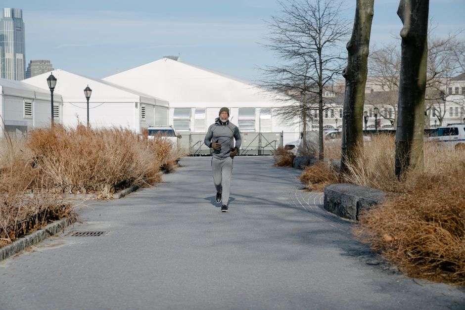 Cold-Morning Run Warm-Up: 10 Minutes to Prevent Strains Cold-Morning Run Warm-Up: 10 Minutes to Prevent Strains